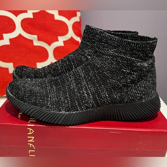 Liliana Geezy 6 Black & White Ladies Boots with Sock-like Design and Rubber Sole - Picture 3 of 10